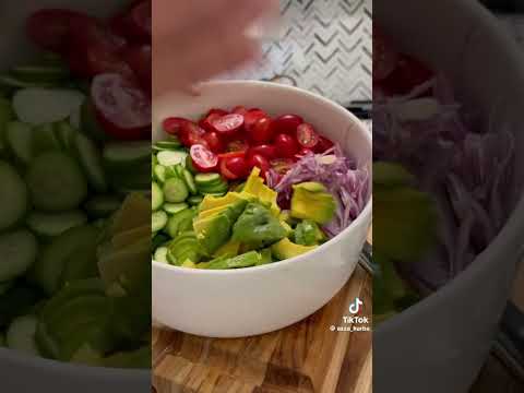 سلطة افوكادو شهية