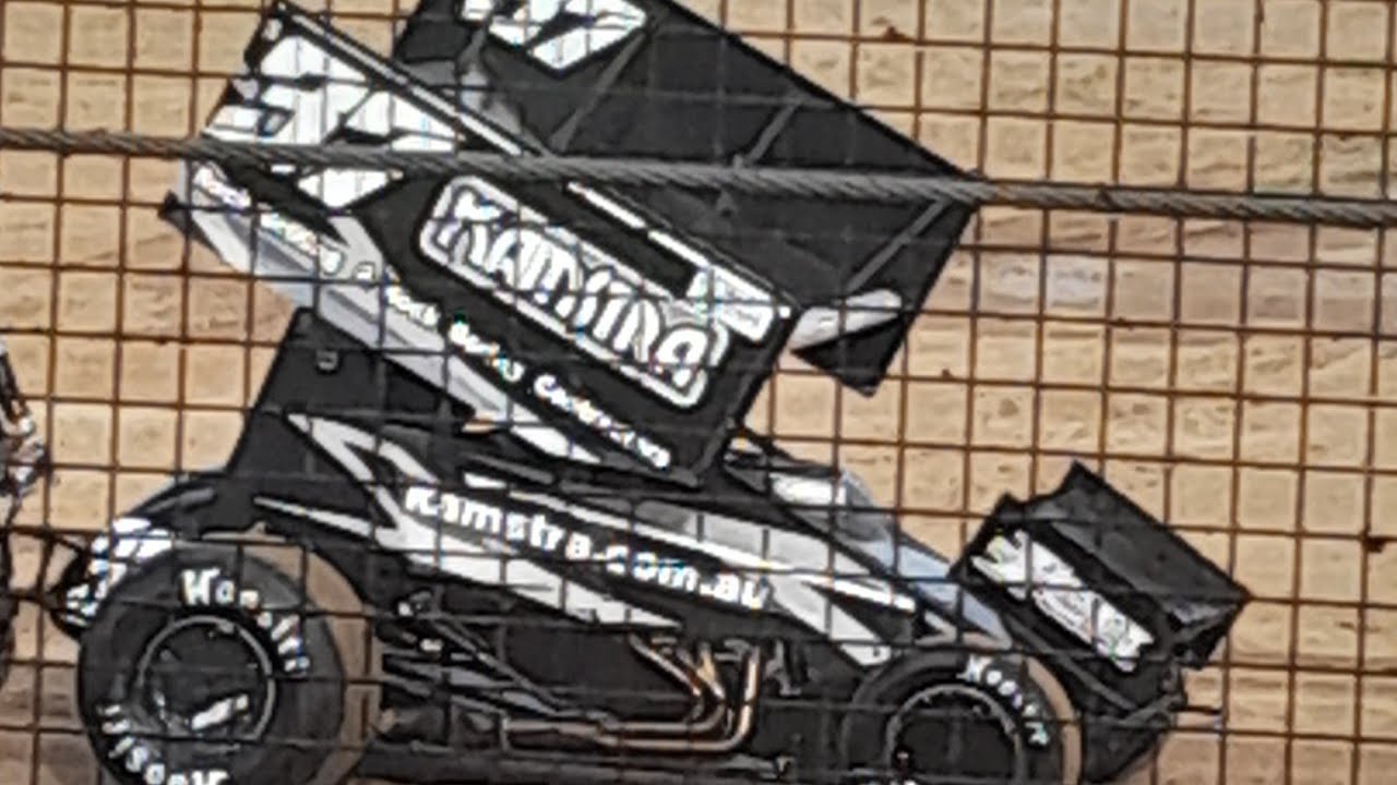 Sprint cars at Western Sydney speedway qualifying 