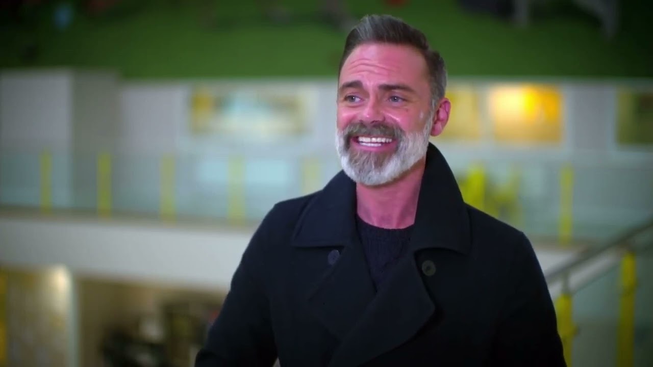 Daniel Brocklebank Visits the Dogs Trust on Christmas Carols (itv Christmas Eve)
