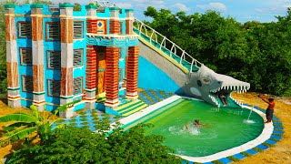 [فيديو كامل] بناء فيلا طينية كلاسيكية مبتكرة مكونة من 4 طوابق وحوض سباحة ومنزلقة مائية على شكل ديناصور