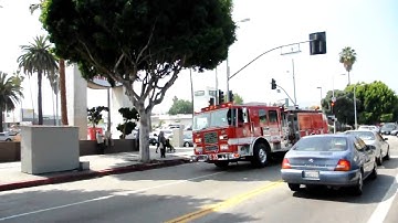 Los Angeles - LAFD Engine 35 and Ambulance running Code 3 (HD-Video)