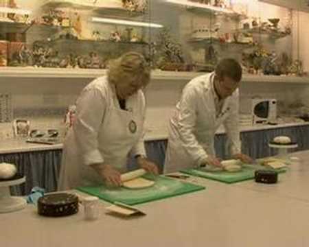 How To Make a Cake - WeddingTV