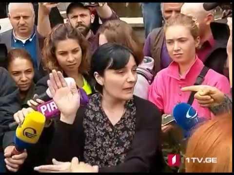 დაპირისპირება პარლამენტთან