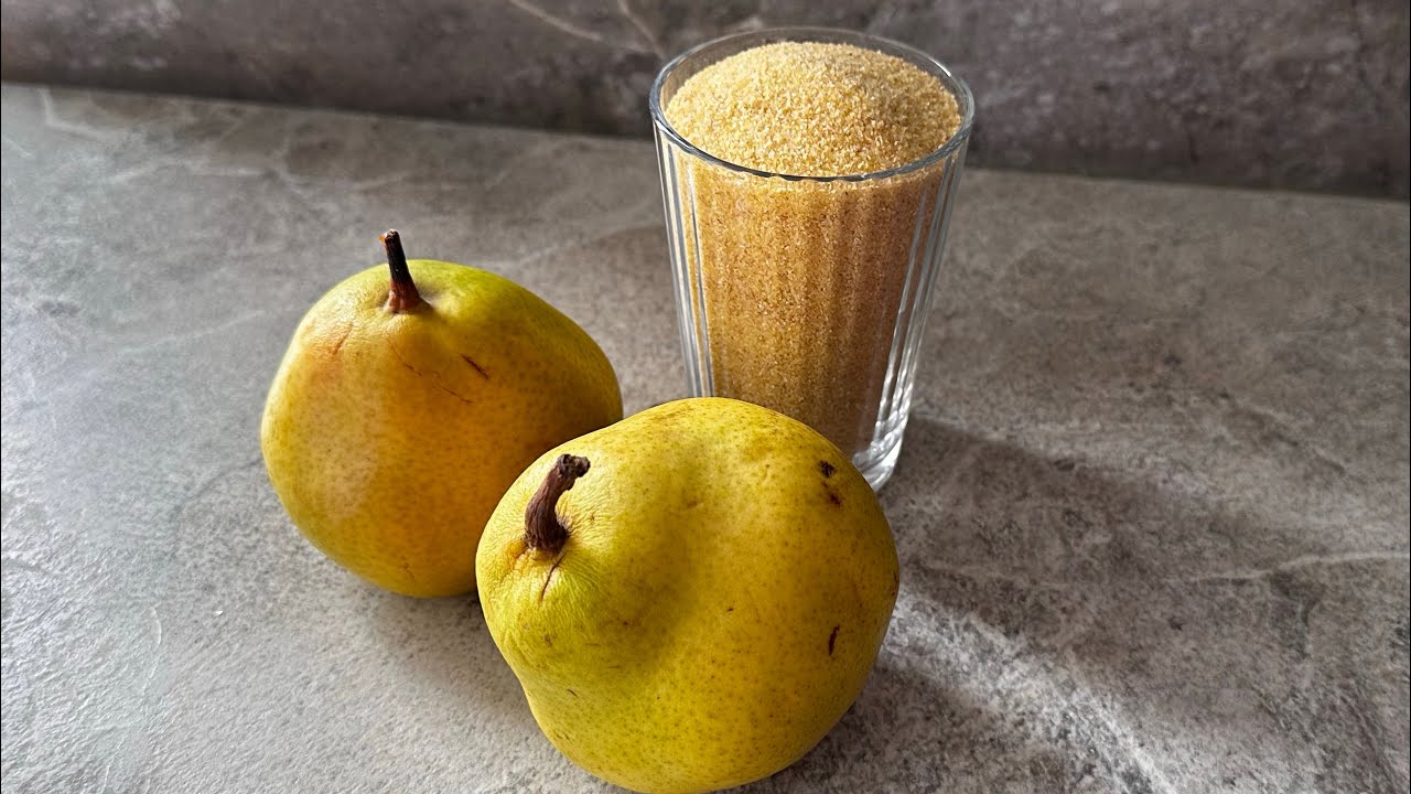 2 груши и 1 стакан манной крупы. Готово за 8 минут. Невероятно вкусно и просто.