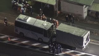 正面衝突 ２０人以上搬送 バスとトラック 大阪・枚方市