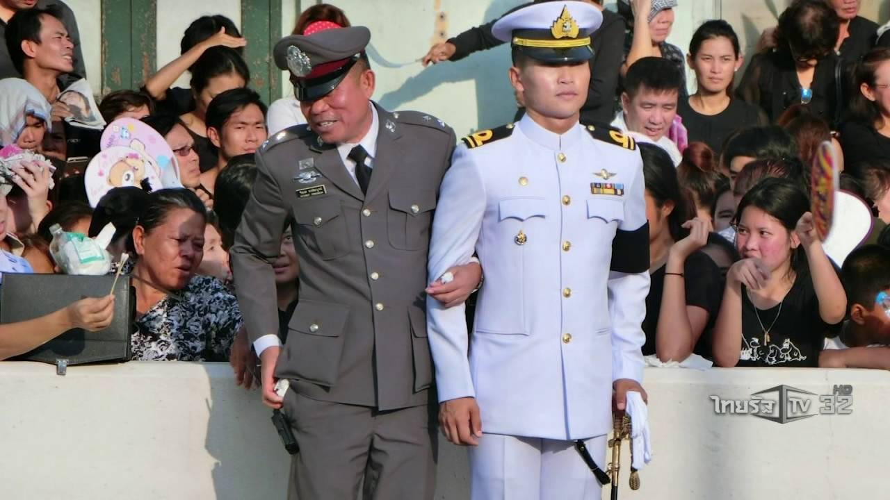 เปิดใจทหารเรือคลิปยืนโอนเอนระหว่างรอขบวนพระบรมศพ ในหลวง ร.9  | 15-10-59 | น้อมถวายบังคม | ThairathTV
