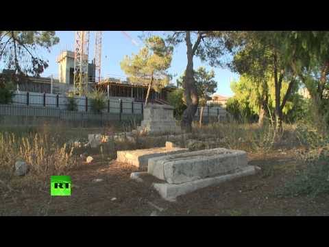 Видео: Мусульмане помогают еврейскому кладбищу