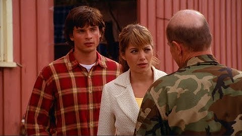 Smallville || Facade 4x03 (Clois) || Lois Returns to High School with Clark [HD]