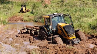 ATOLADO ATÉ O PESCOÇO || BH 214HITECH || VALTRA.