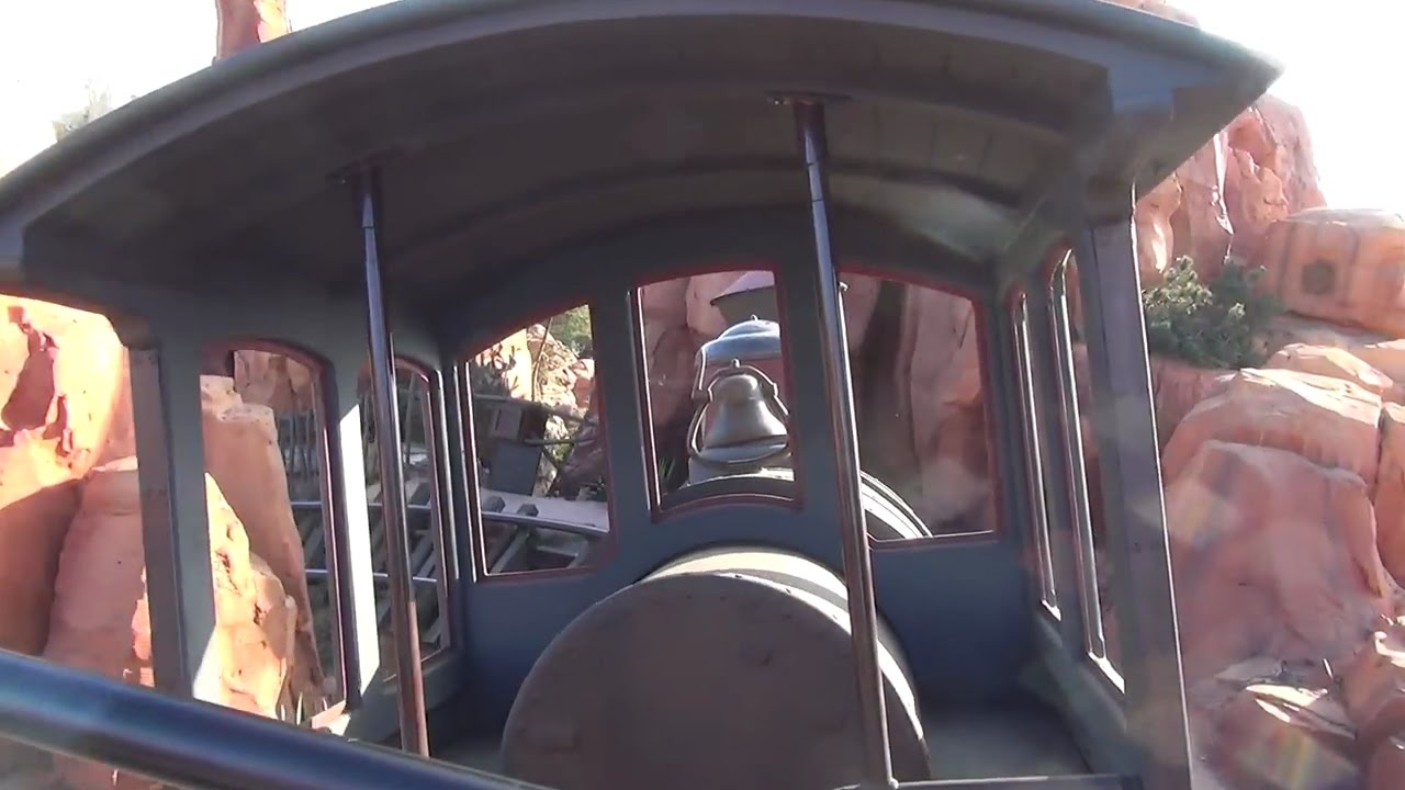ビッグサンダー・マウンテン Big Thunder Mountain Railroad Front Row POV Disneyland Paris