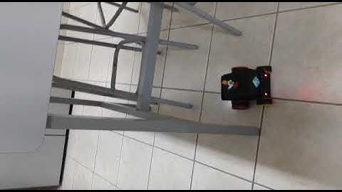 Robô controlado pelo celular via APP.