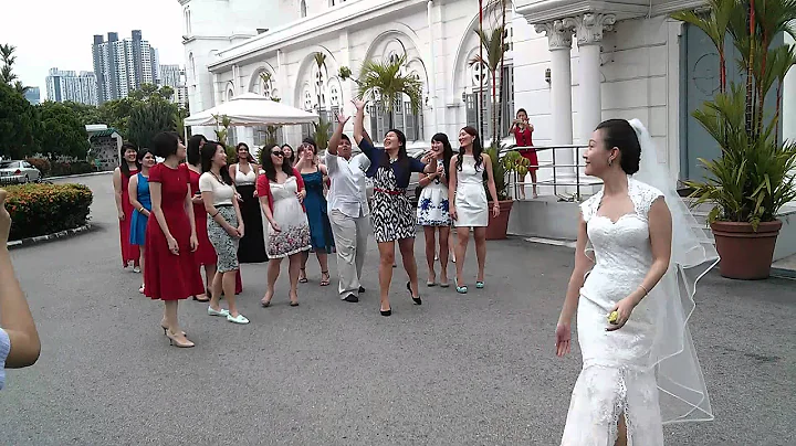Mrs Heather Chen throwing her bouquet