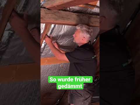 Video: Schwarzweiss-Dachbodeninnenraum mit vibrierenden Pops der Farbe