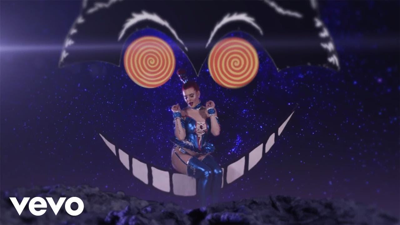 Ver Chris Webby - Weirdo ft. Justina Valentine en YouTube Ver Chris Webby - Weirdo ft. Justina Valentine en YouTube