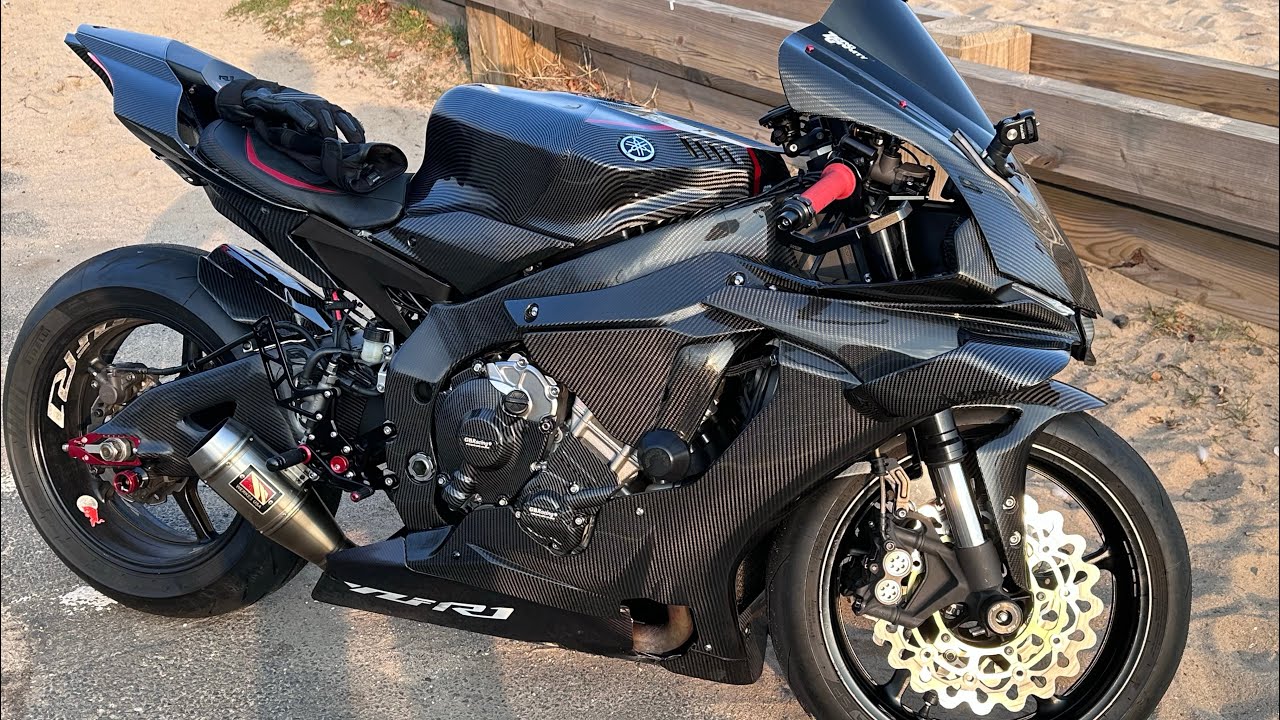 I said it already. This is the baddest Yamaha R1 - YouTube