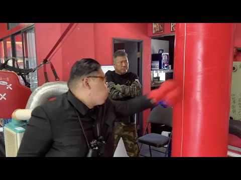 金正恩vsサンドバック
