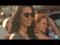 Paris : les ailes du Moulin Rouge reprennent leur envol dans un "nouveau Pigalle" • FRANCE 24
