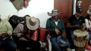 Video voorbeeld van "Paseo vallenato en parranda"