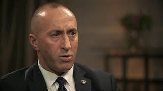 Thaçi del sot përpara Gjykatës Speciale, Ramush Haradinaj e inkurajon