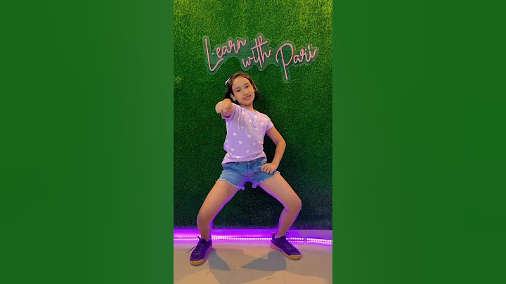 Just dancing on a 🎧