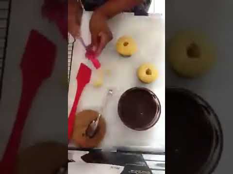 Boston Cream pie cupcakes (part 2)
