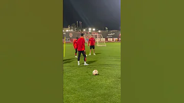 بن شرقي و امام عاشور لاعبي الاهلي الاهلي امام عاشور بن شرقي الأهلي فوق الجميع Football 