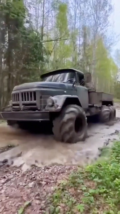 Soviet ZIL 131 6x6 Rolls Through Mud Like It’s Nothing #vintagetruck #offroad #short