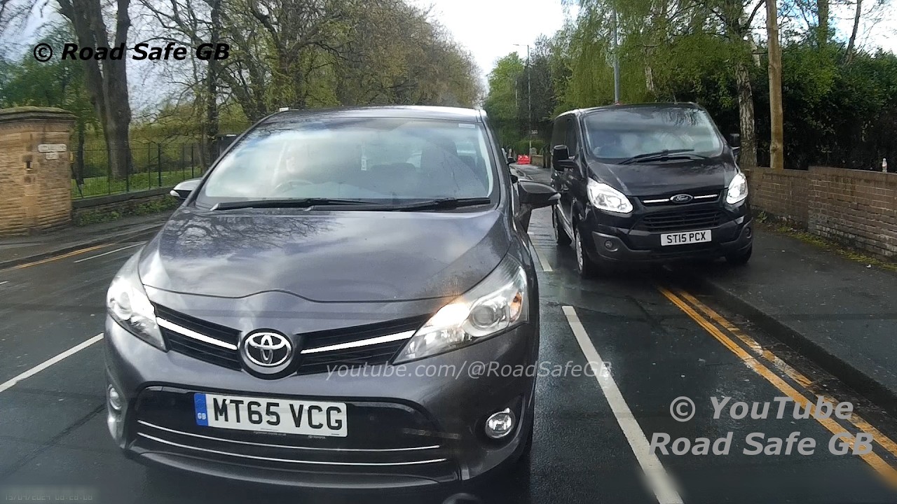 UK Dash Cam - Van Queue Jumps By Driving Along The Pavement - YouTube