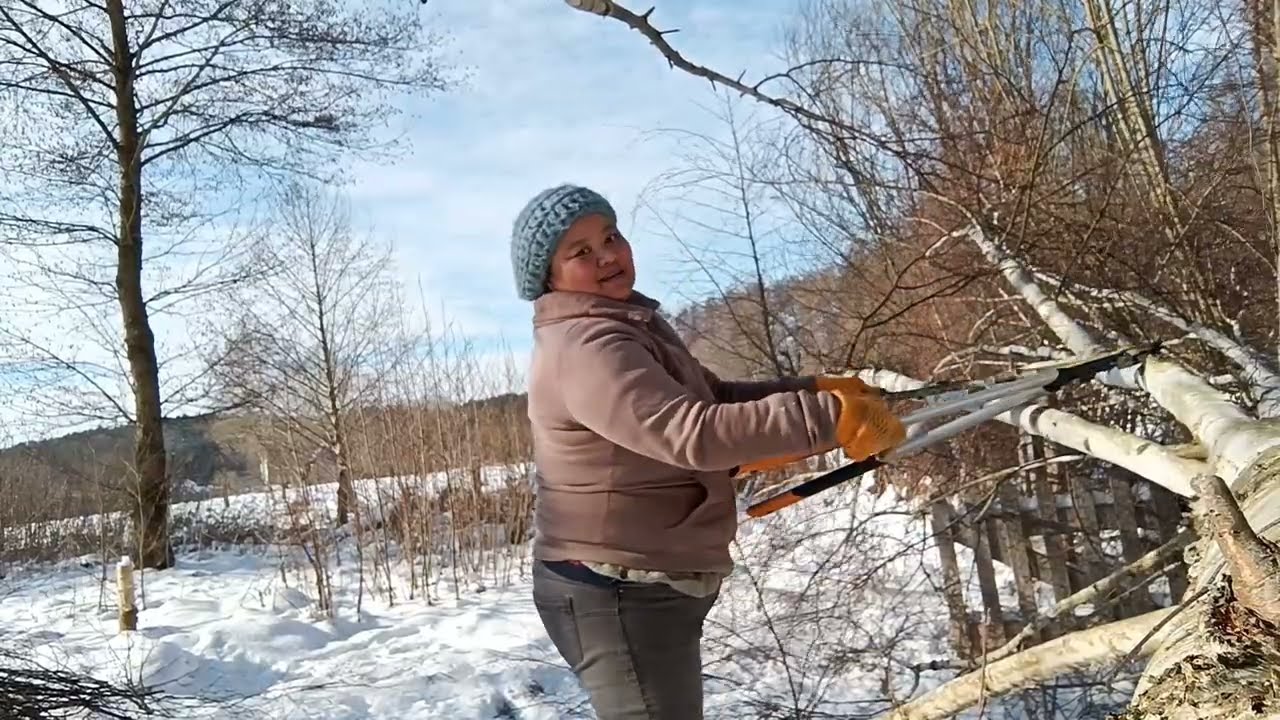 ทำงานหน้าหนาวหิมะก็ปกคลุมหนาวก็หนาวลมก็ลมแต่ก็ต้องทำให้มันเสร็จ