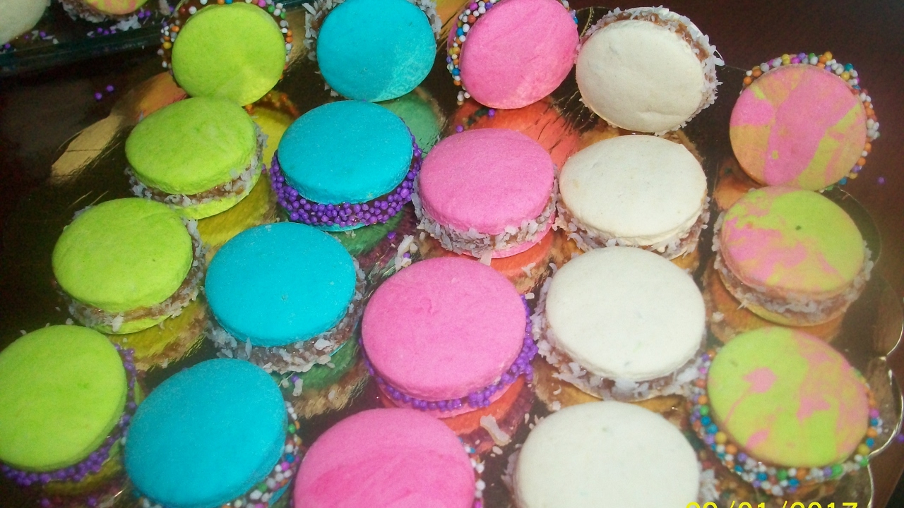 Alfajores de colores. Deliciosos y fáciles