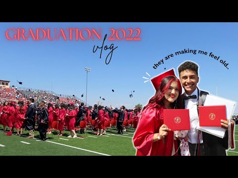GRADUATION VLOG// they are making me feel old// don't do handstands while you are drinking😝