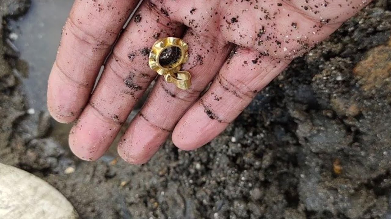 Penemuan Emas di pantai - liontin permata zircon - metal detector - YouTube