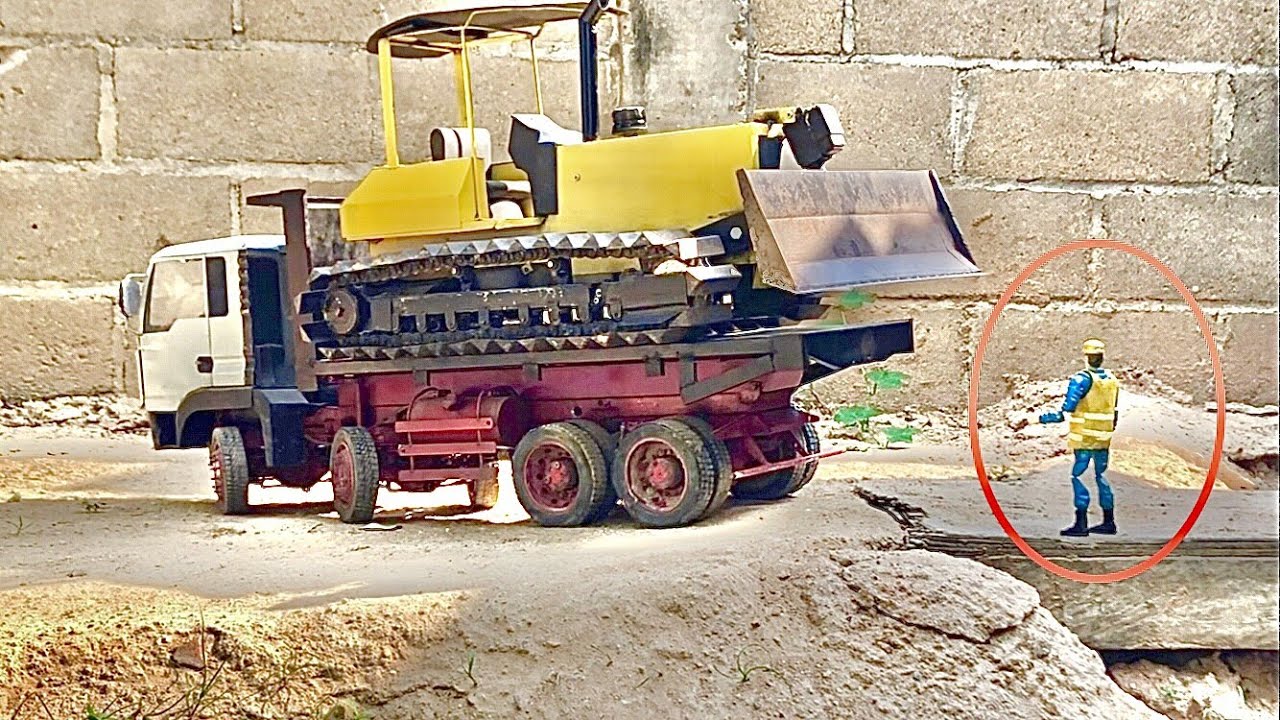 First Job Flatbed RC Truck 12 Wheels Transport Bulldozer Remote Control