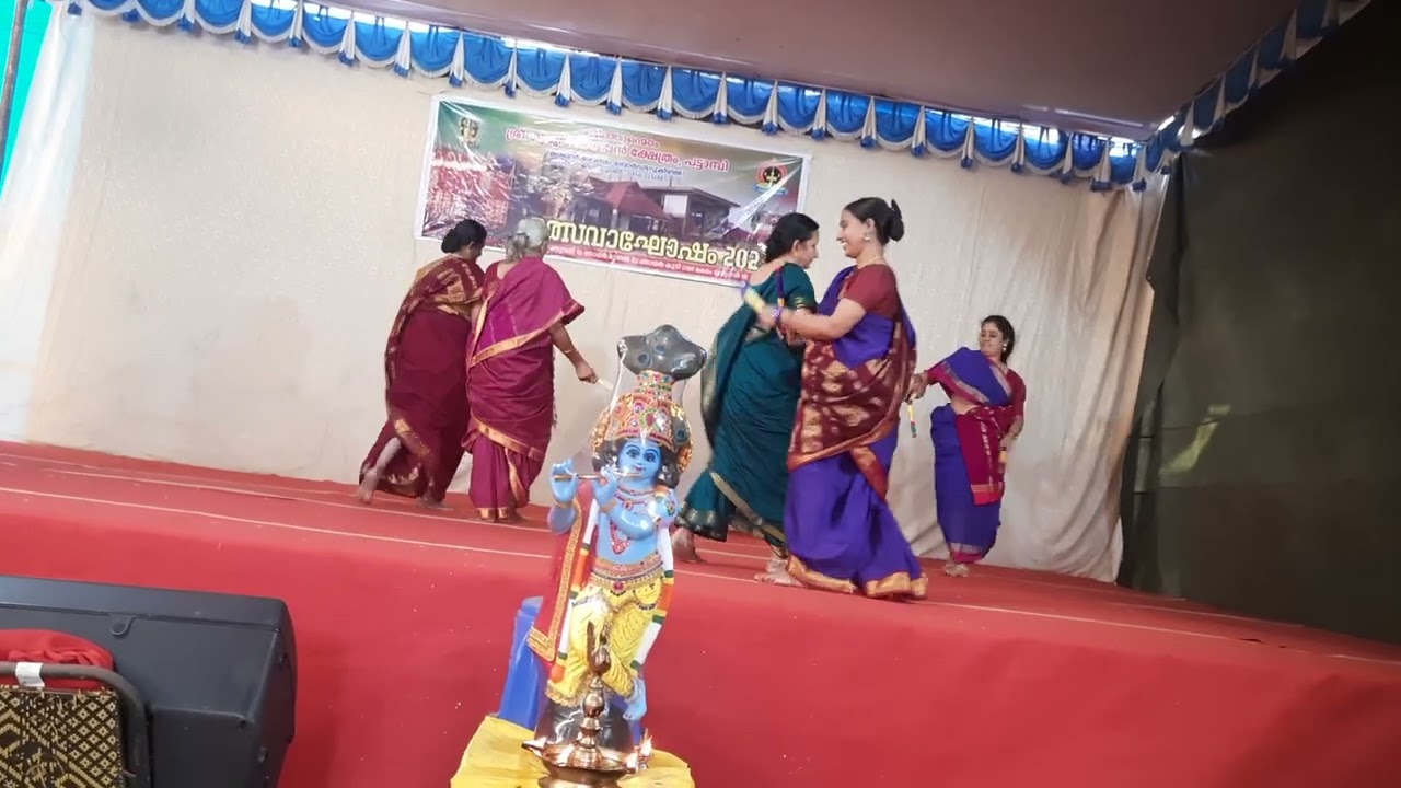 Kolattam at Pattambi Guruvayurappan temple by Angadippuram Brahmana Samooham Vanitha vibhagam