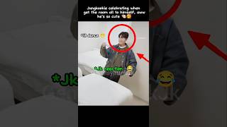 Jungkook's reaction when he get the room all to himself, lil dance is must 🤏🏻😂