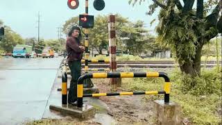 K Khine Soe - အသည်းကွဲသူတစ်ယောက် ( Lyrics Video )