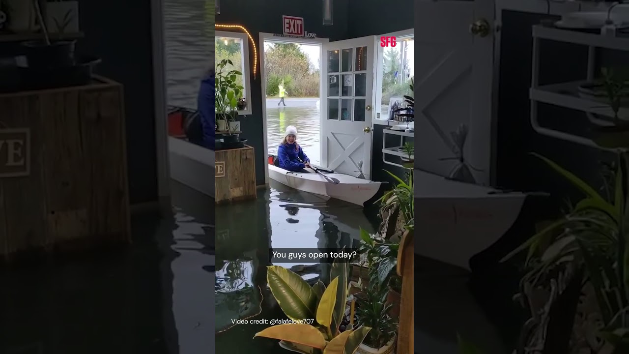Calif. Restaurant Hit by King Tide Flood but Still Opens for Business
