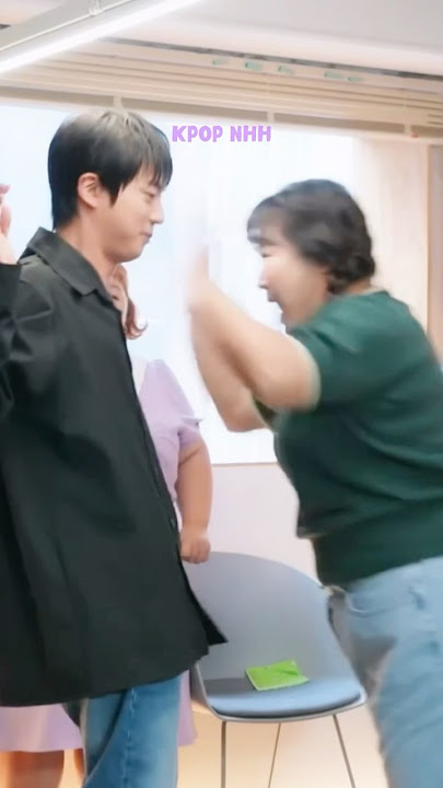 Jin's Reaction When The Girl Accidentally Pushed Him 🤣🤣 #shorts #bts #jin