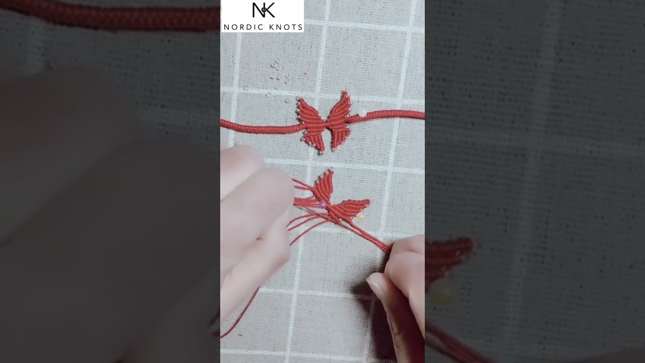 Easy Knots and Paracord Ideas make Butterfly. 