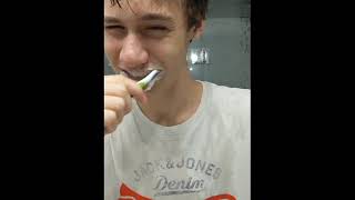 How To Brush Your Teeth - Daily Tutorials