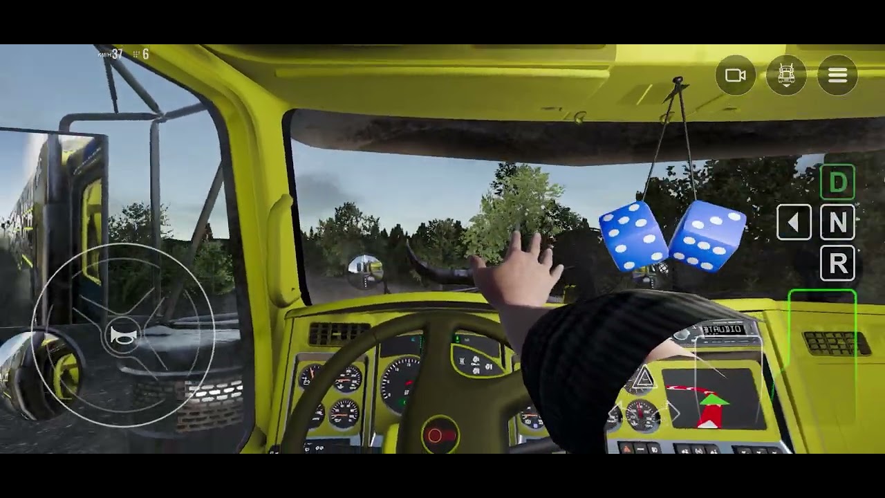 ￼￼￼ escuchando música