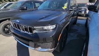 two new Grand Cherokees with light interior