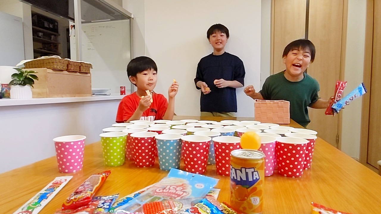 カップゲームチャレンジ　ピンポン玉が〇のカップに入ればお菓子ゲットだよ　どんちゃんお兄に怒られて泣く　＃2099