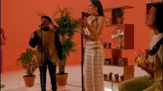 Download lagu Dua Lipa - GORGEOUS BEAUTIFUL VOICE