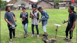 Terhanyut Dalam Kemesraan Cover Pengamen Jalanan Trio Banyol