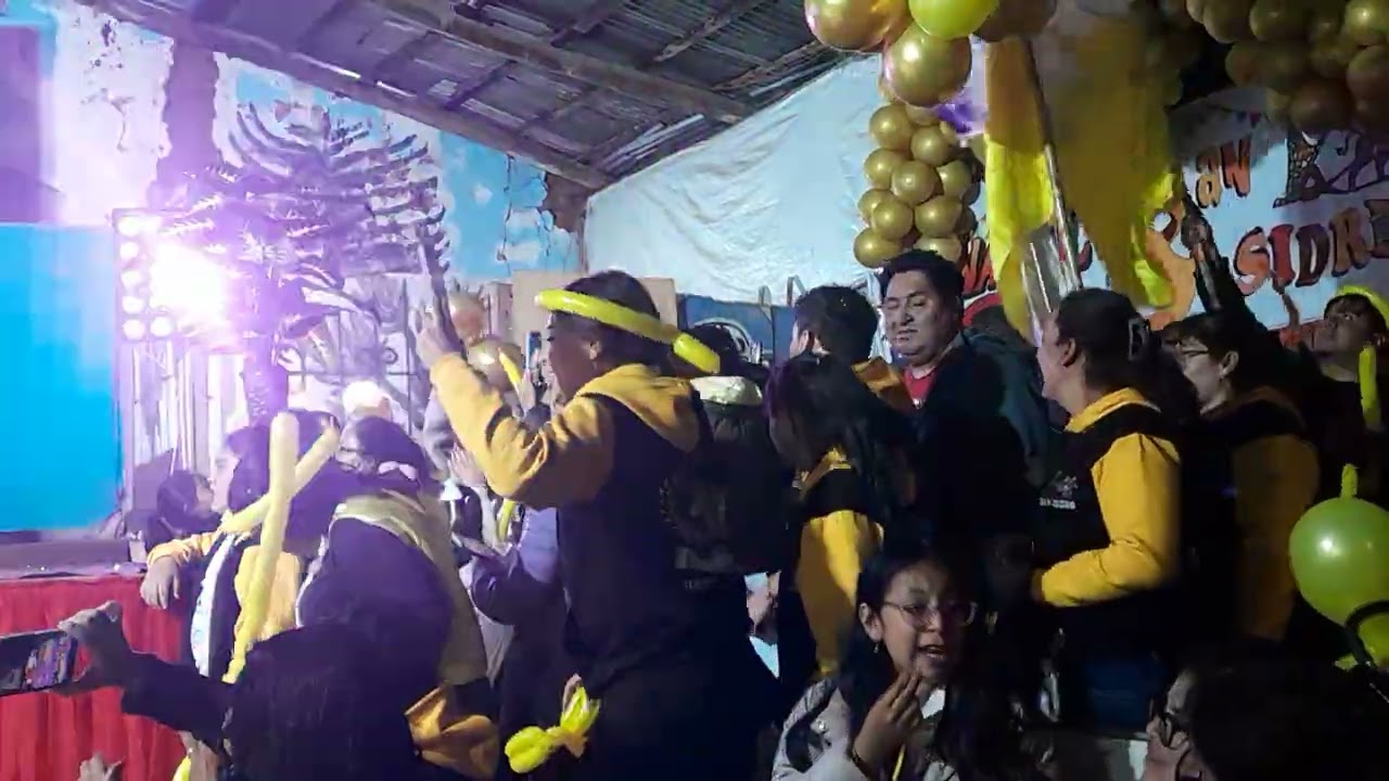 PARTICIPACIÓN DE LOS BARRIOS CANTANDO COPLAS DE CARNAVAL. 