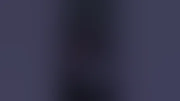 نايمه بحضن حبيبه وتاخذ ويا حلك مص شفايف حلوك لحس 