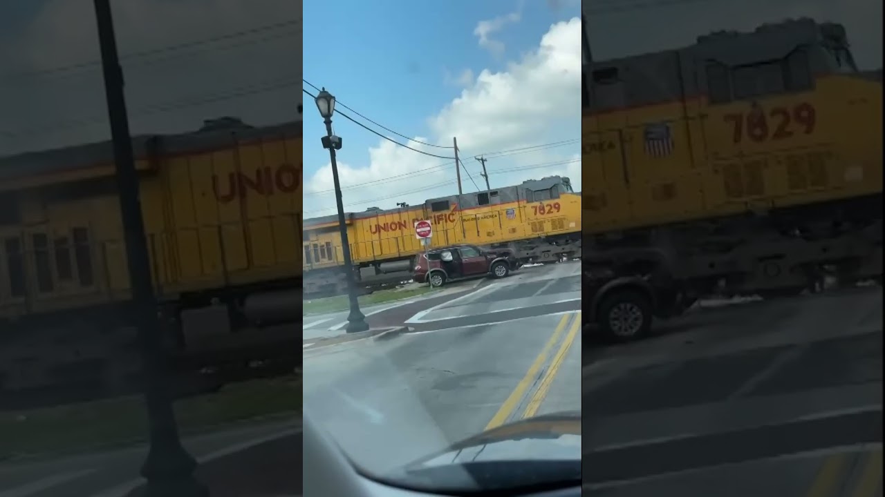 Trains slams into SUV that mother and daughter narrowly escaped in Texas -  YouTube