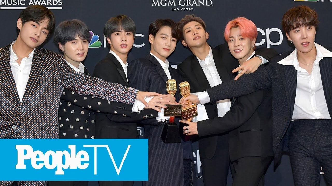 Bts песни новая. Группа БТС 2019. Награждение БТС 2017. БТС на премии. Награды БТС 2017.