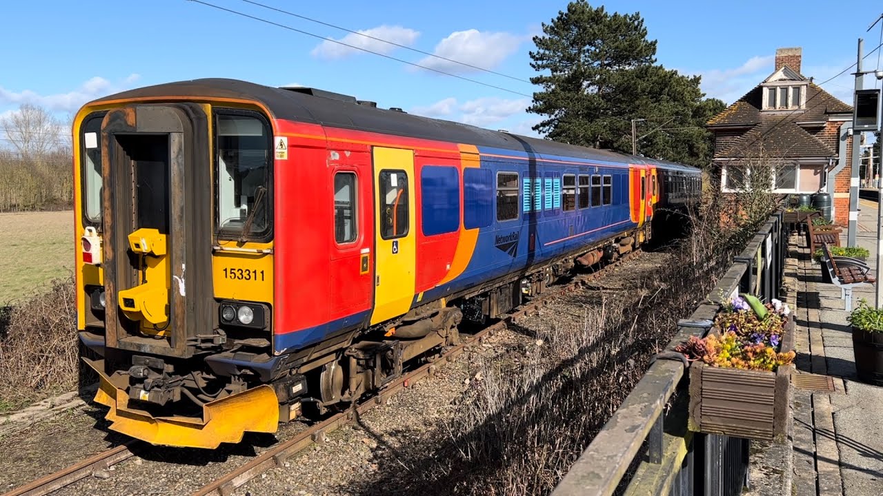 Network Rail 153385 shuffles into Manningtree on 2Z10 to retrieve a failed 153311